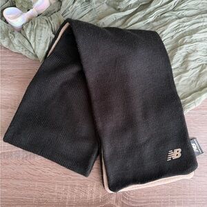 New Balance Scarf, New. Knit&fleece. Black &beige